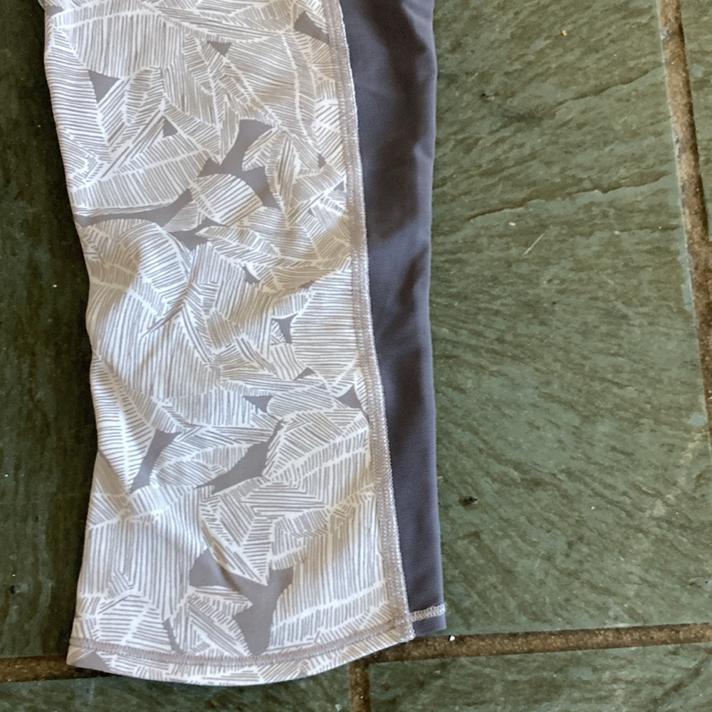 Athleta Colorblock Leaf Pattern Capris - image 4